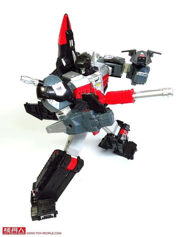 Titans Return Sky Shadow, Brawn And Roadburn Detailed In Hand Photos 62 (62 of 66)